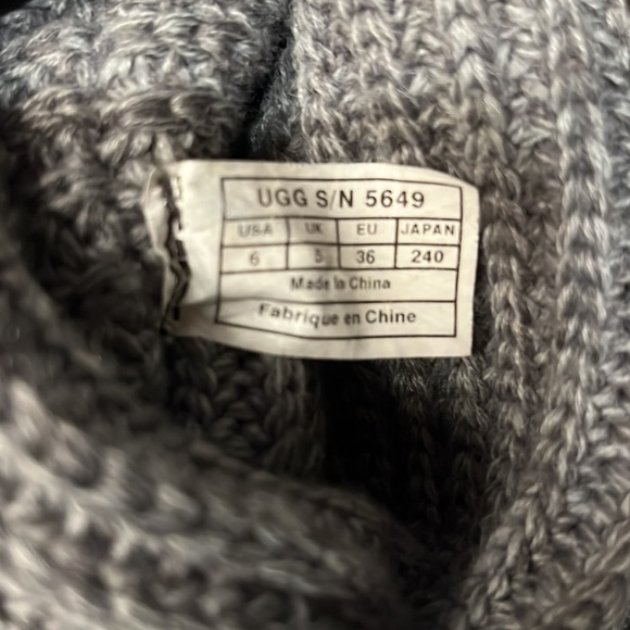❄️UGG Cardy Two Button Boot Gray Size 6 - Picture 7 of 9